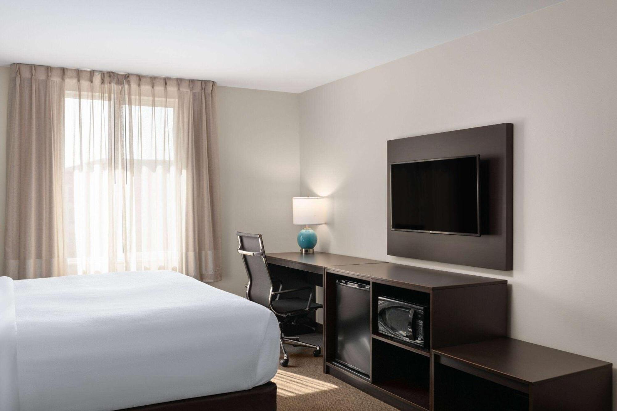 La Quinta Inn & Suites By Wyndham 웨내치 외부 사진
