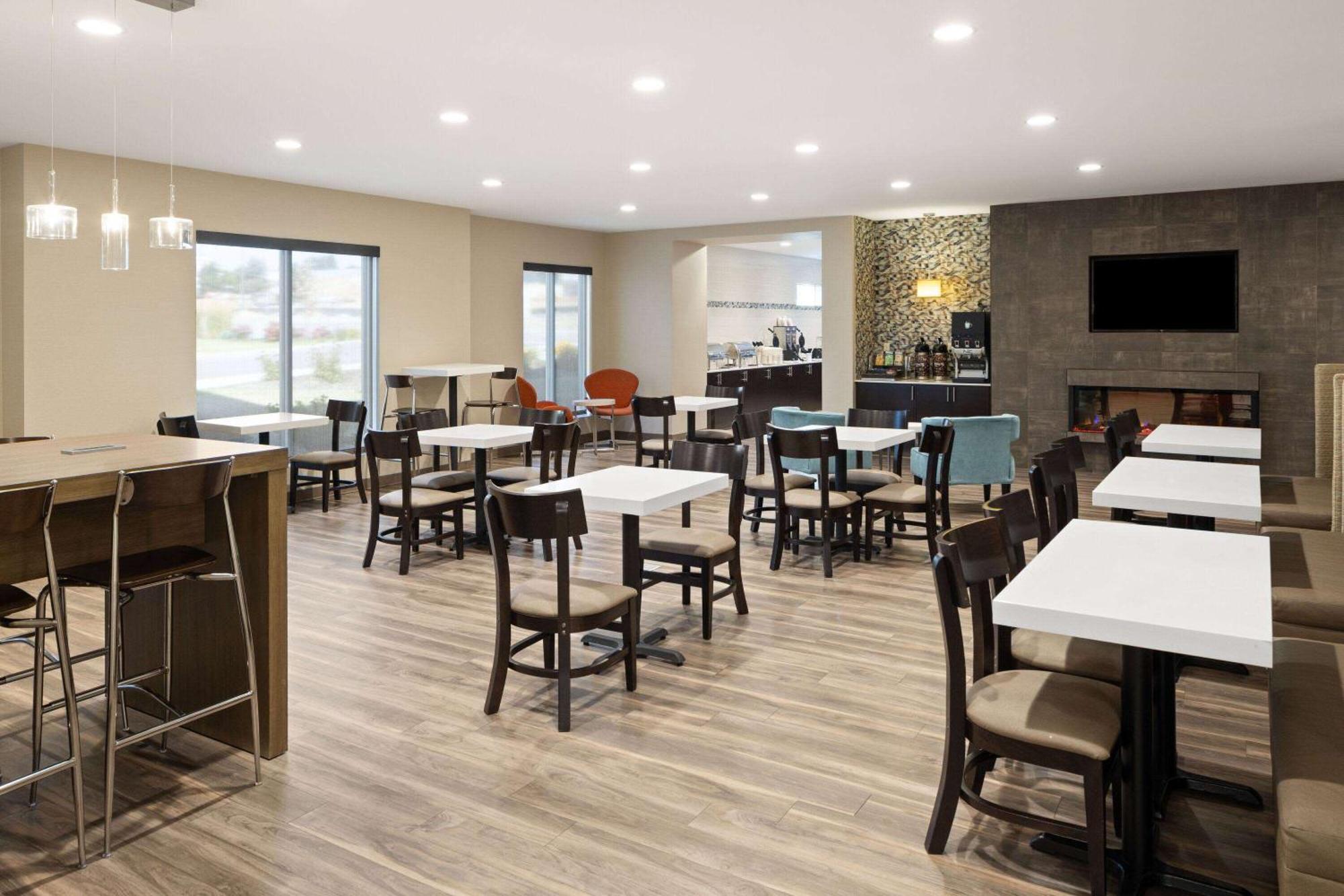 La Quinta Inn & Suites By Wyndham 웨내치 외부 사진
