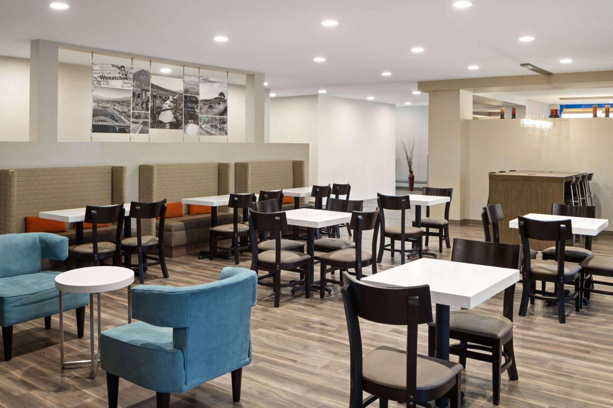 La Quinta Inn & Suites By Wyndham 웨내치 외부 사진