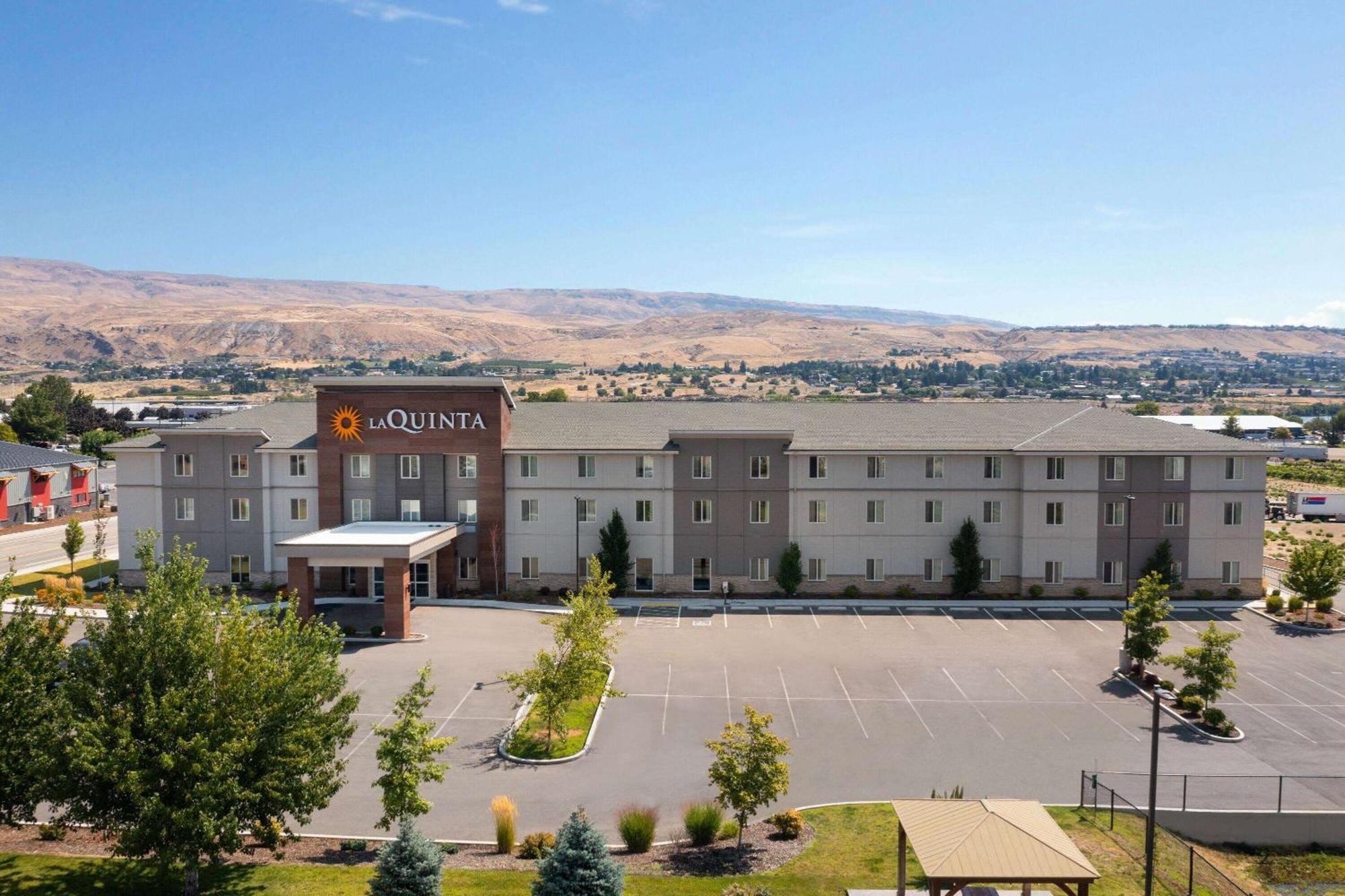 La Quinta Inn & Suites By Wyndham 웨내치 외부 사진