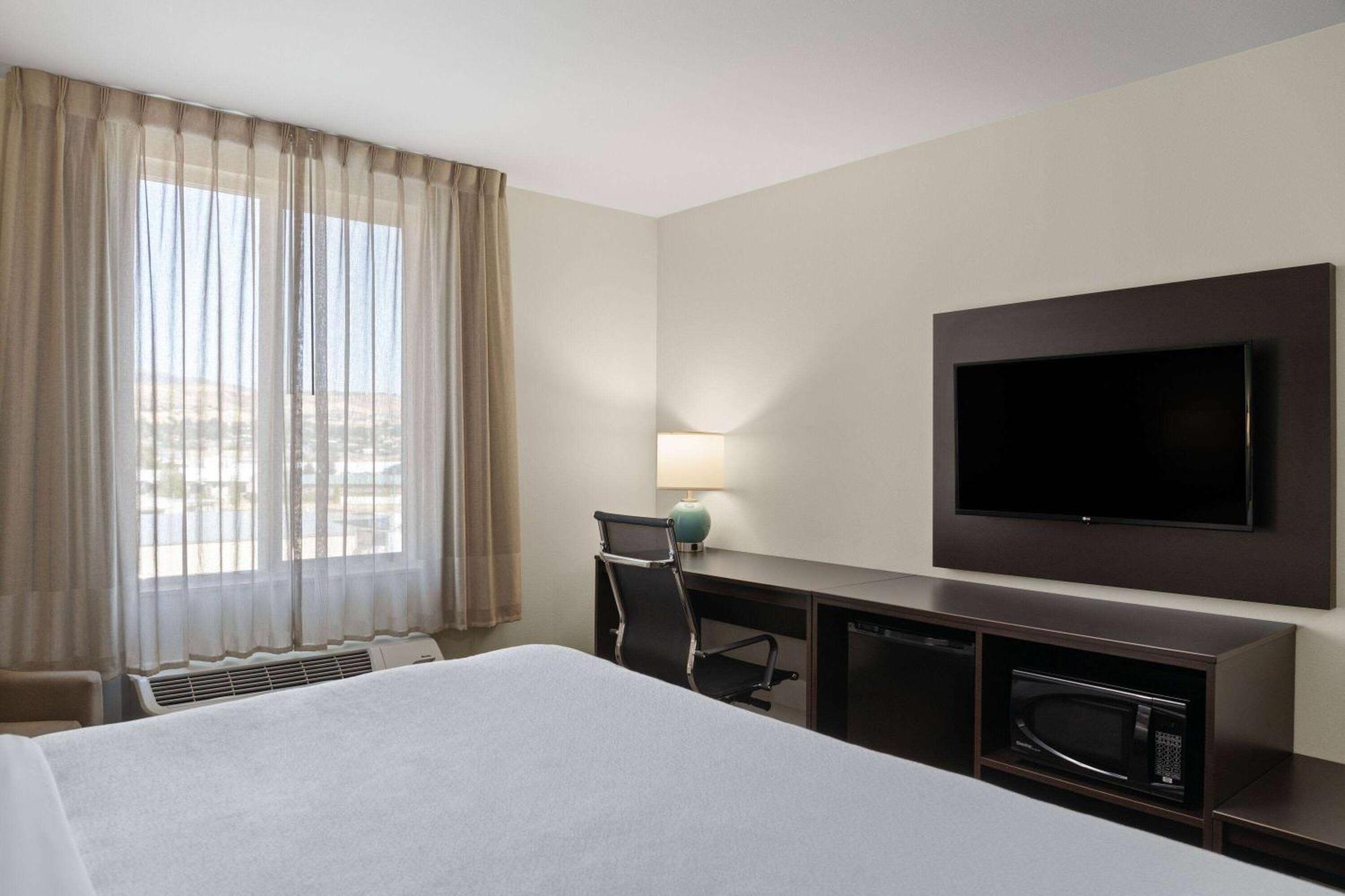 La Quinta Inn & Suites By Wyndham 웨내치 외부 사진