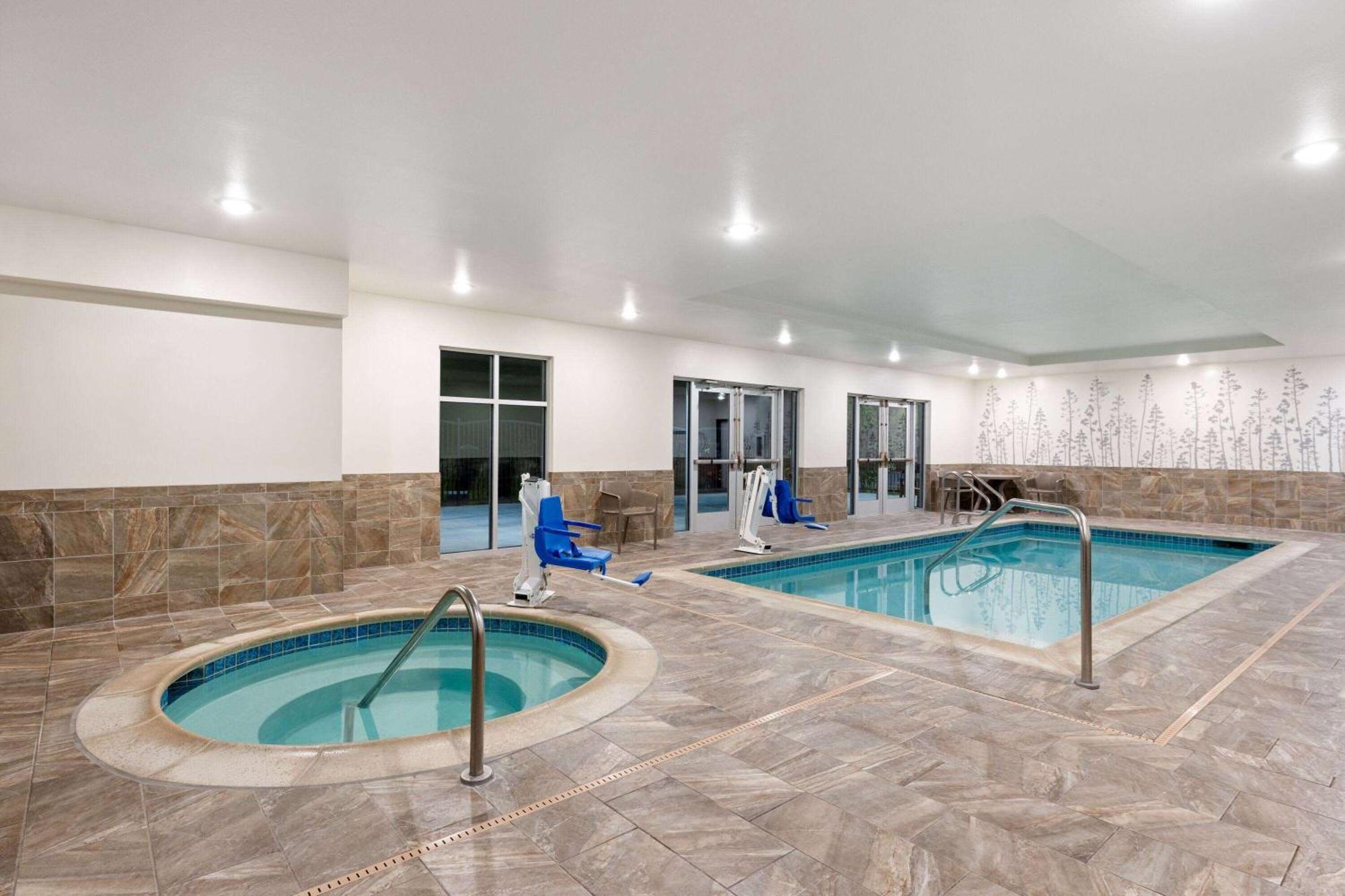 La Quinta Inn & Suites By Wyndham 웨내치 외부 사진