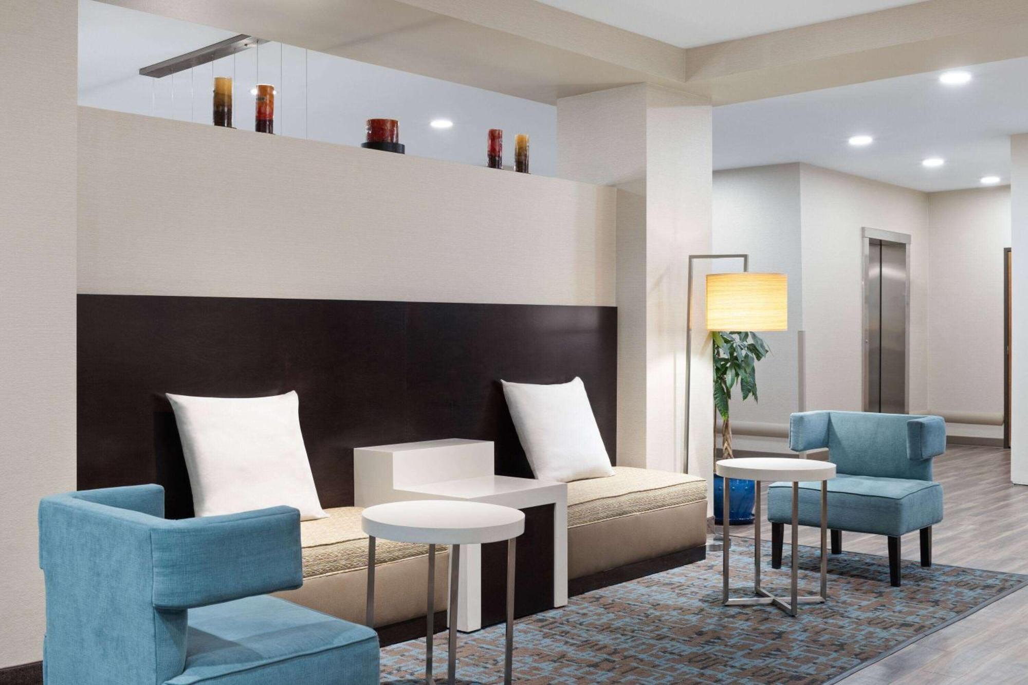 La Quinta Inn & Suites By Wyndham 웨내치 외부 사진
