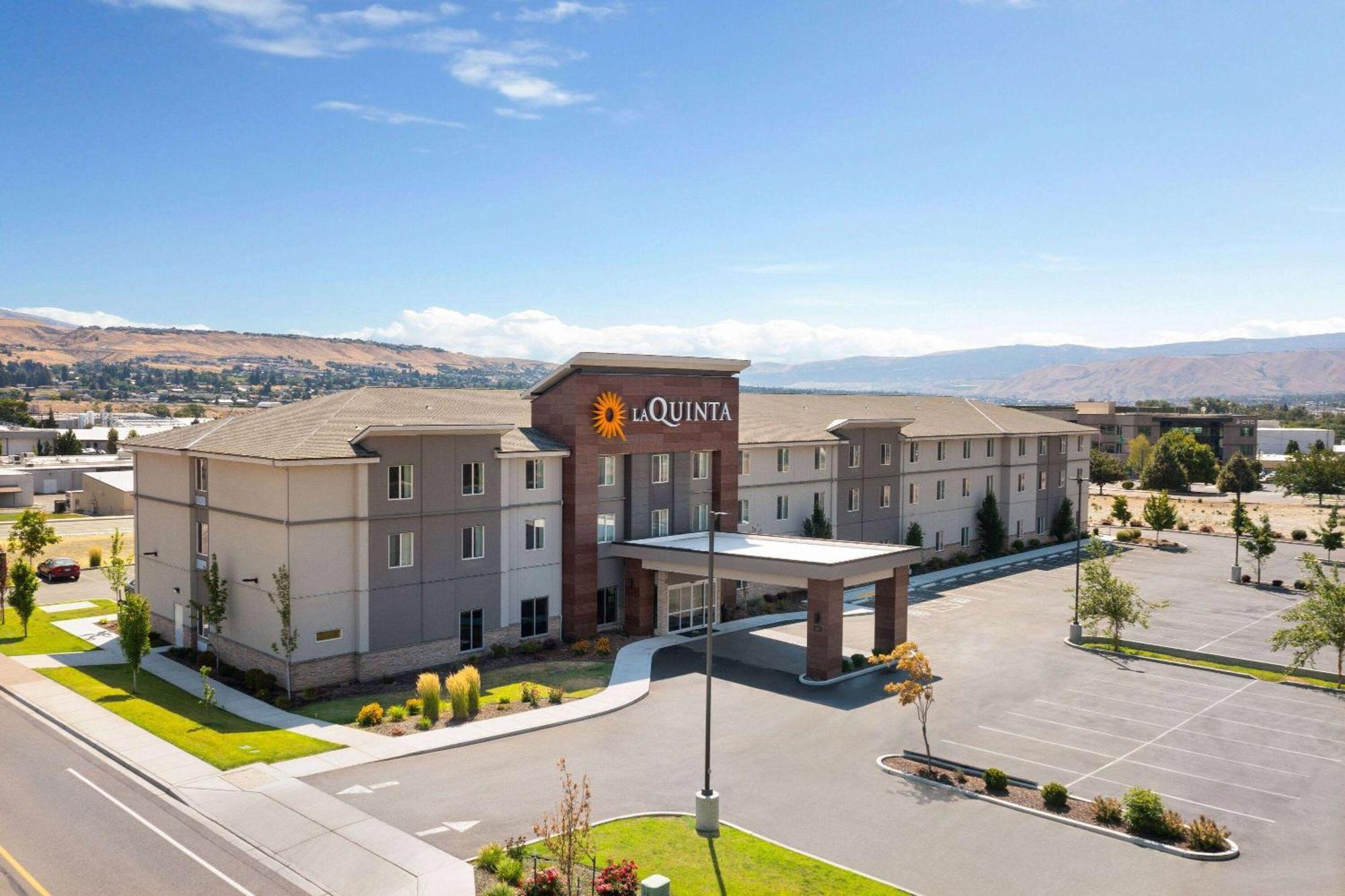 La Quinta Inn & Suites By Wyndham 웨내치 외부 사진