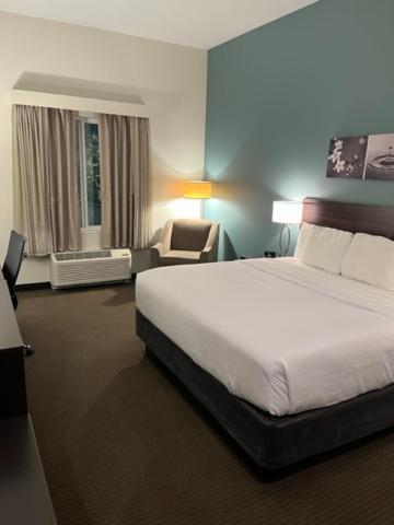 La Quinta Inn & Suites By Wyndham 웨내치 외부 사진